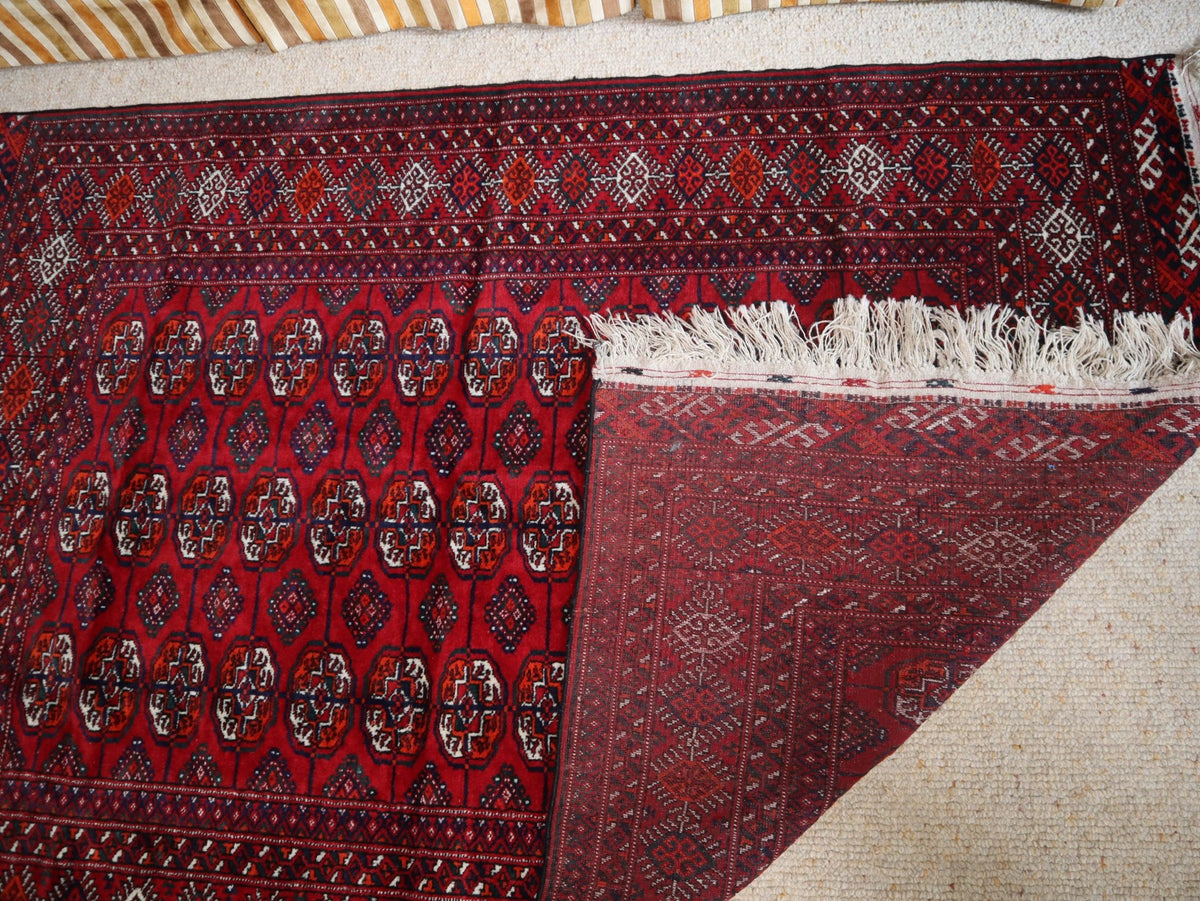 Turkmen Bukhara Handwoven Wool Rug (135 × 200 cm - 4.4 × 6.6 ft) - RojKilim