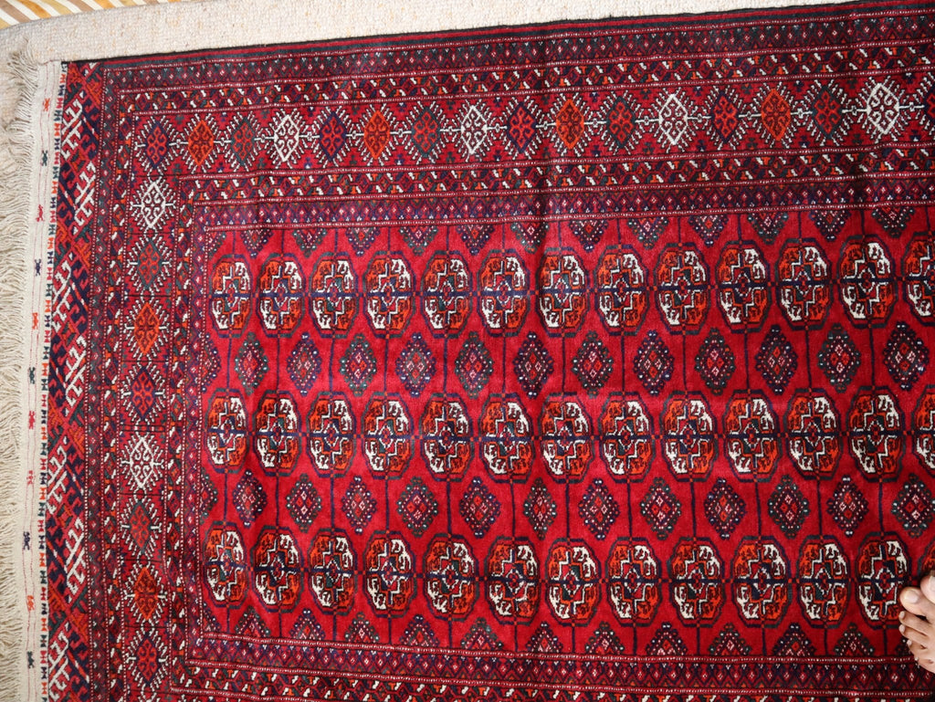 Turkmen Bukhara Handwoven Wool Rug (135 × 200 cm - 4.4 × 6.6 ft) - RojKilim