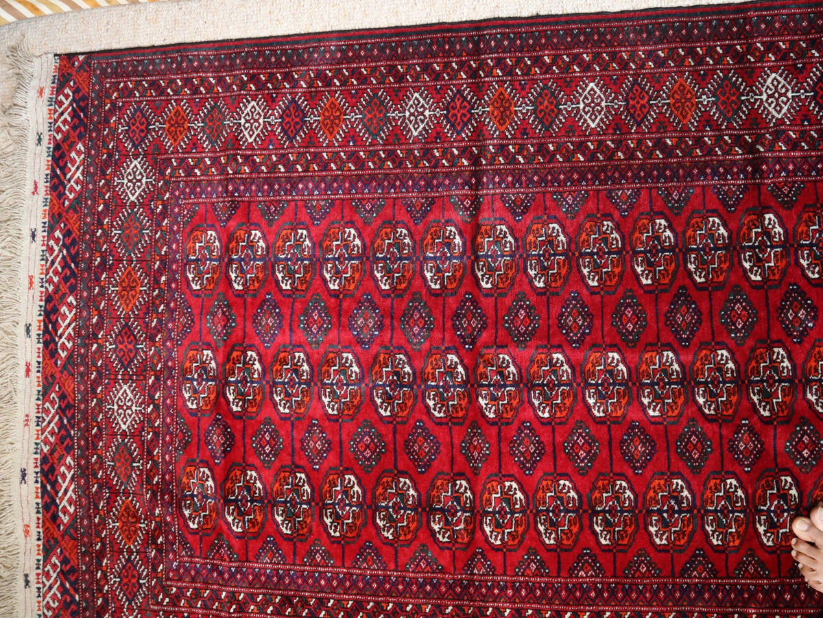 Turkmen Bukhara Handwoven Wool Rug (135 × 200 cm - 4.4 × 6.6 ft) - RojKilim